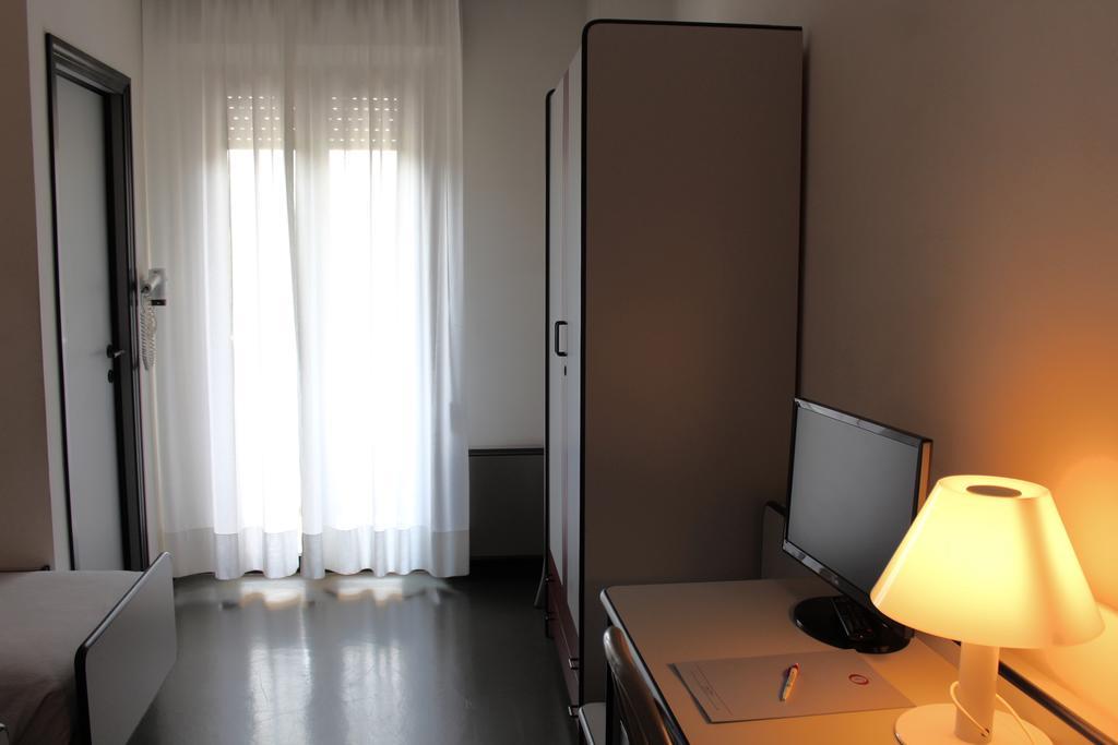 Park Hotel กัสโตรกาโรแตร์เม ภายนอก รูปภาพ