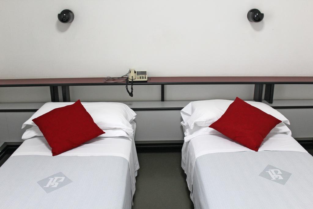 Park Hotel กัสโตรกาโรแตร์เม ภายนอก รูปภาพ
