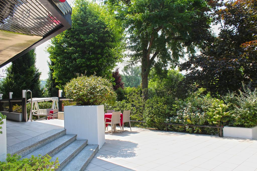 Park Hotel กัสโตรกาโรแตร์เม ภายนอก รูปภาพ