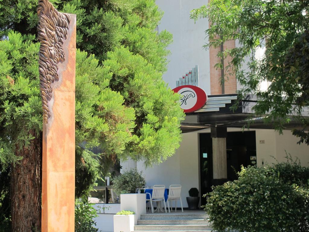 Park Hotel กัสโตรกาโรแตร์เม ภายนอก รูปภาพ